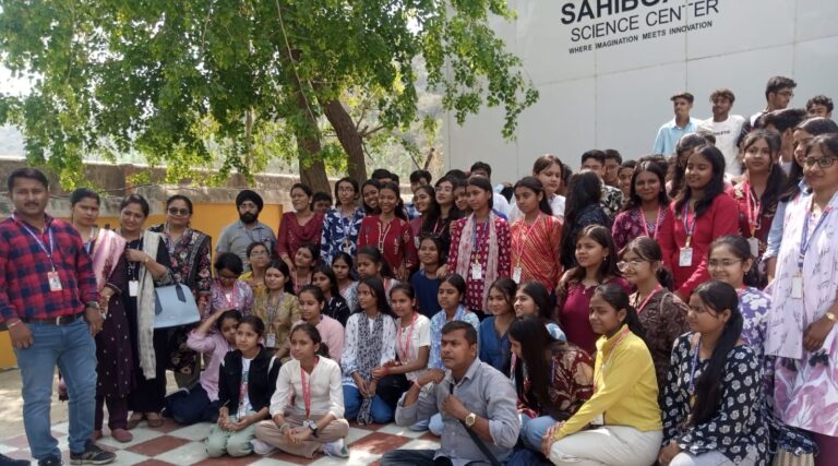 डीएवी स्कूल पाकुड़ के छात्रों ने किया साइंस सेंटर साहिबगंज का शैक्षणिक भ्रमण