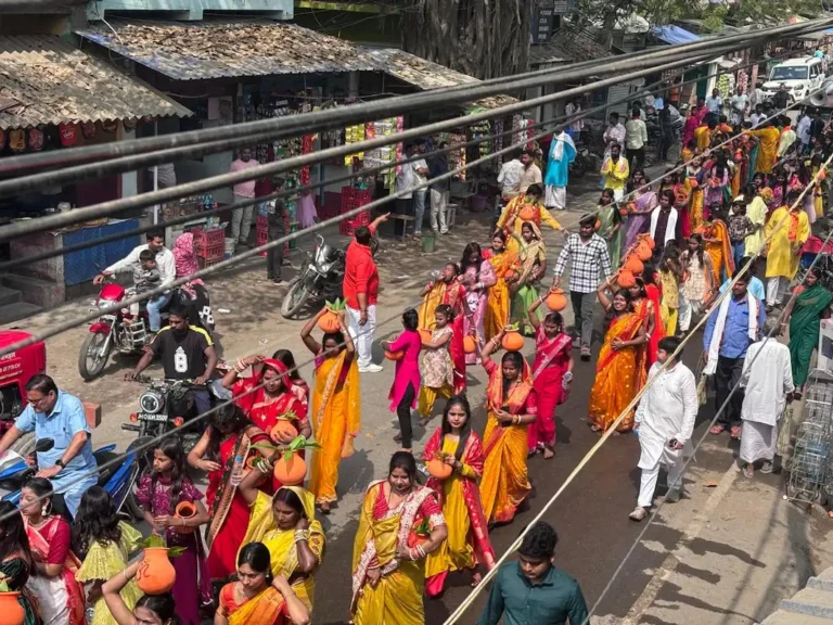 chaiti-durga-puja-rajmahal-kalashyatra.webp