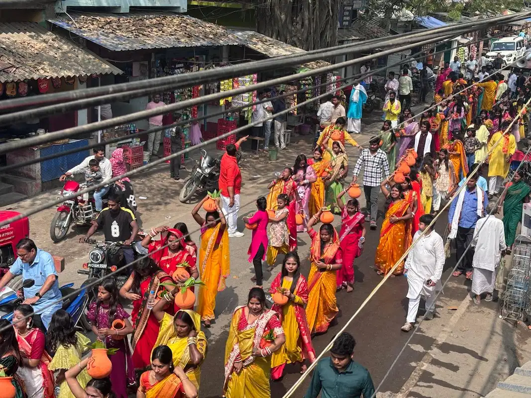 chaiti-durga-puja-rajmahal-kalashyatra.webp