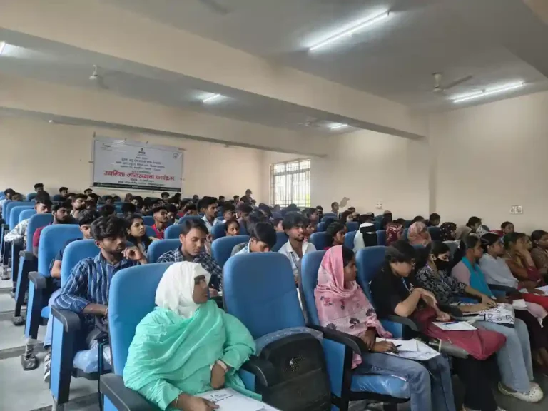मॉडल कॉलेज राजमहल में उद्यमिता जागरूकता कार्यशाला का आयोजन