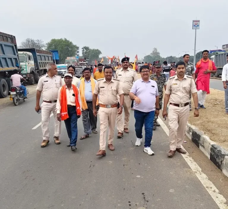 उधवा में जुलुस के दौरान मौजूद पदाधिकारी