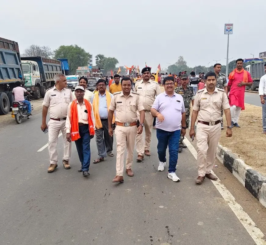 उधवा में जुलुस के दौरान मौजूद पदाधिकारी