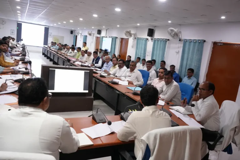 राजस्व, आपदा प्रबंधन एवं भू-अर्जन योजनाओं की मासिक समीक्षा बैठक आयोजित
