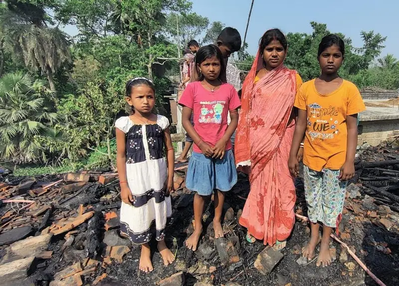 बेगमगंज सिंह टोला में दो घर जलकर राख