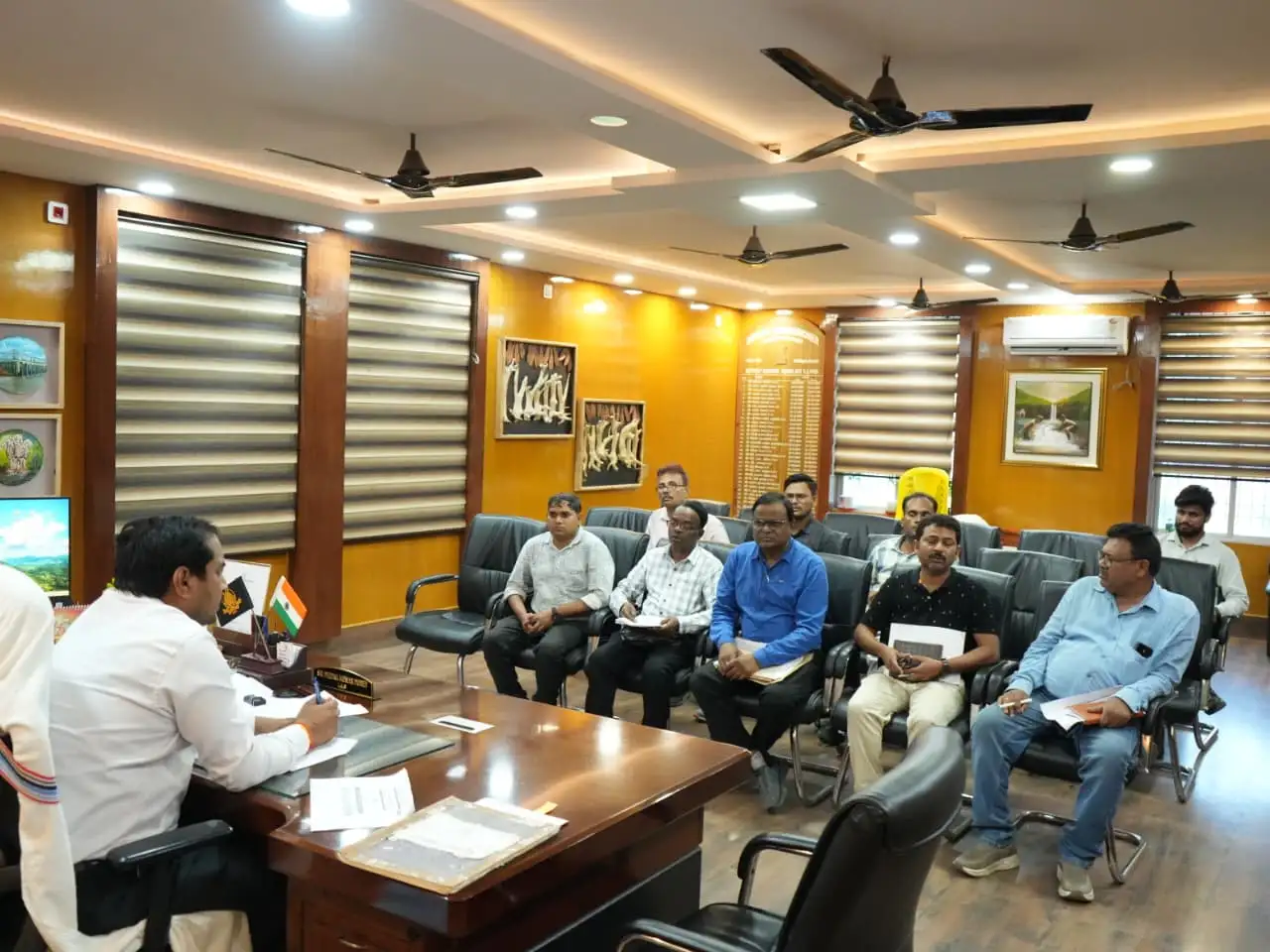 साहिबगंज:भवन प्रमंडल द्वारा संचालित योजनाओं एवं निर्माण कार्यों की समीक्षा बैठक आयोजित