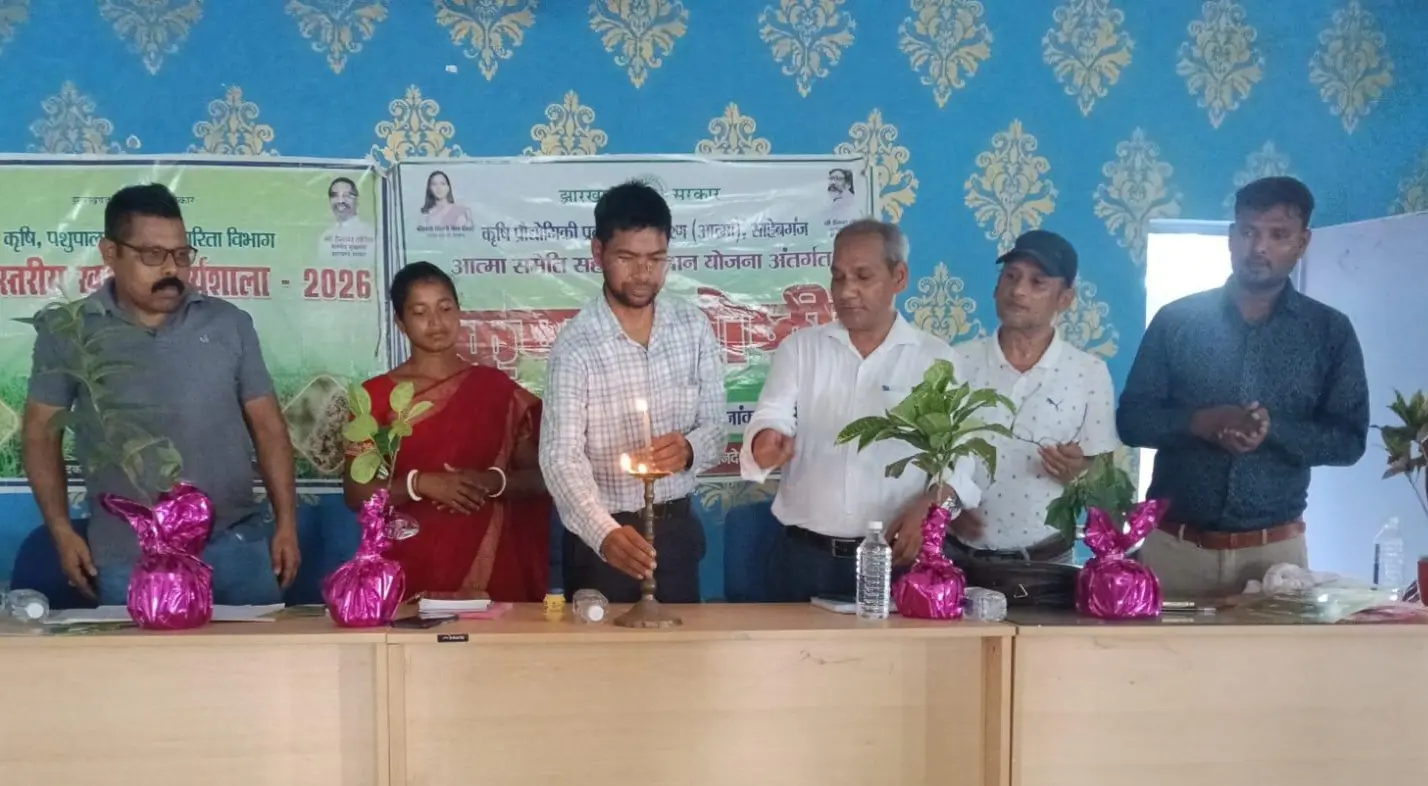 कृषक गोष्ठी का शुभारम्भ करते अतिथि