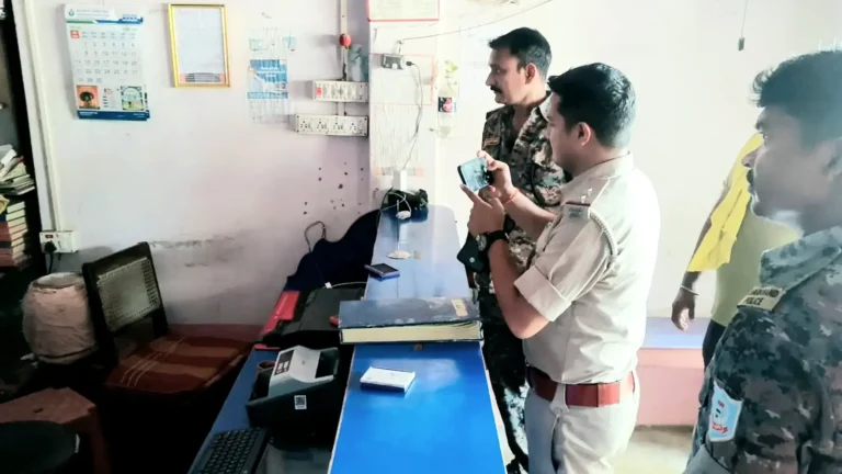सीएसपी में छानबीन करते पुलिस टीम