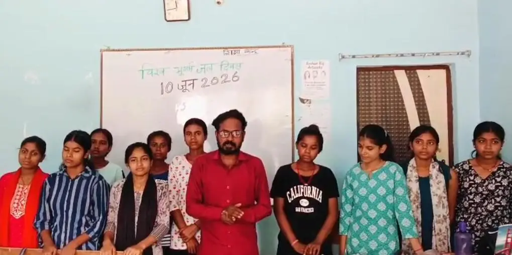 परिचर्चा के दौरान मौजूद छात्र एवं अतिथि