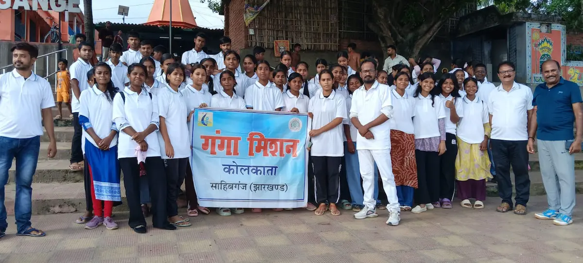 मुक्तेश्वर धाम गंगा घाट पर गूंजा स्वच्छता का संकल्प, श्रमदान कर दिया 'प्लास्टिक मुक्त गंगा' का संदेश 2 मुक्तेश्वर धाम गंगा घाट पर गूंजा स्वच्छता का संकल्प, श्रमदान कर दिया ‘प्लास्टिक मुक्त गंगा’ का संदेश