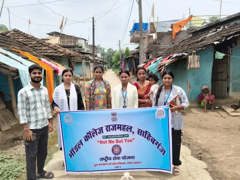 सर्वेक्षण के दौरान स्वयंसेवी