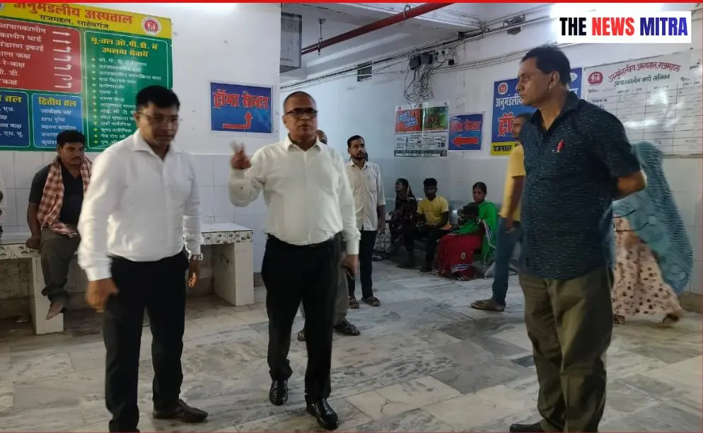 निरिक्षण के दौरान सिविल सर्जन , अस्पताल उपाधीक्षक व अन्य
