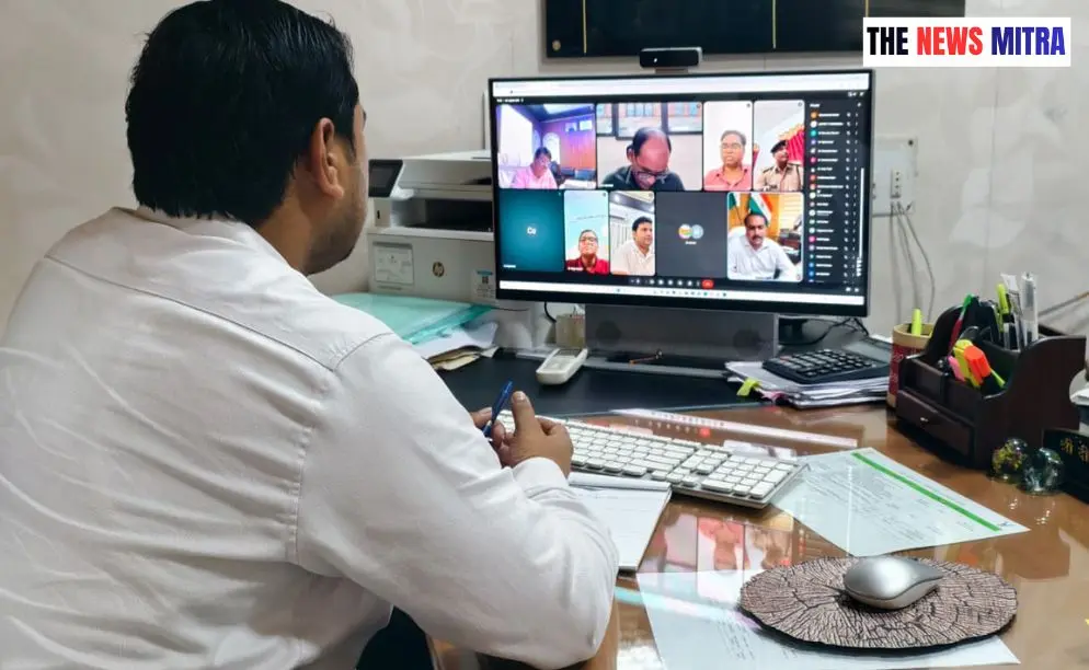 बैठक के दौरान उपायुक्त साहिबगंज