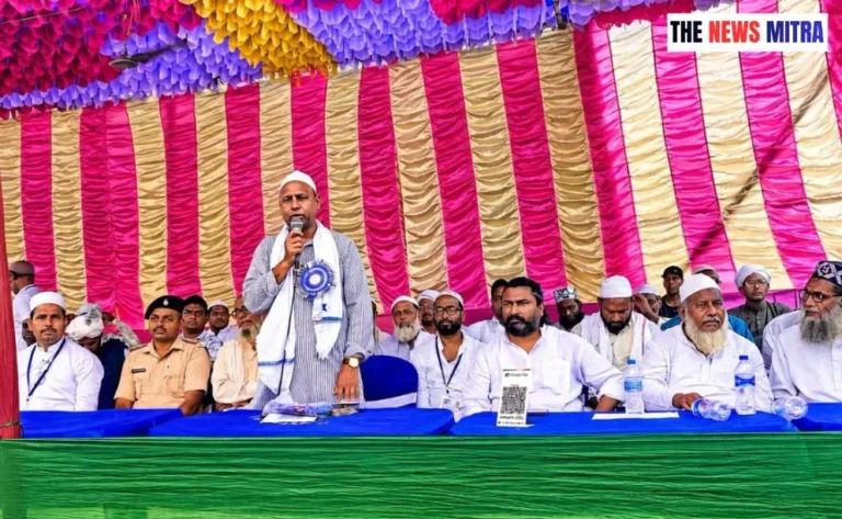 कार्यक्रम को संबोधित करते राजमहल विधायक एवं मौजूद राजमहल सांसद व अन्य