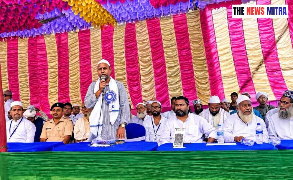 कार्यक्रम को संबोधित करते राजमहल विधायक एवं मौजूद राजमहल सांसद व अन्य