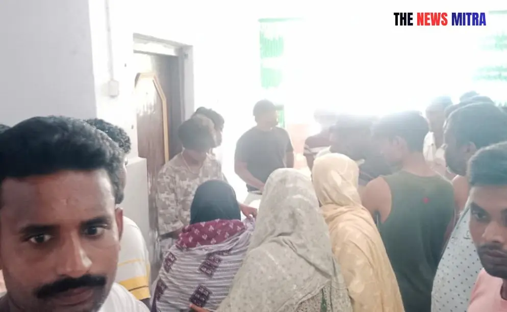 अस्पताल में मौजूद मृतक के परिजन व अन्य