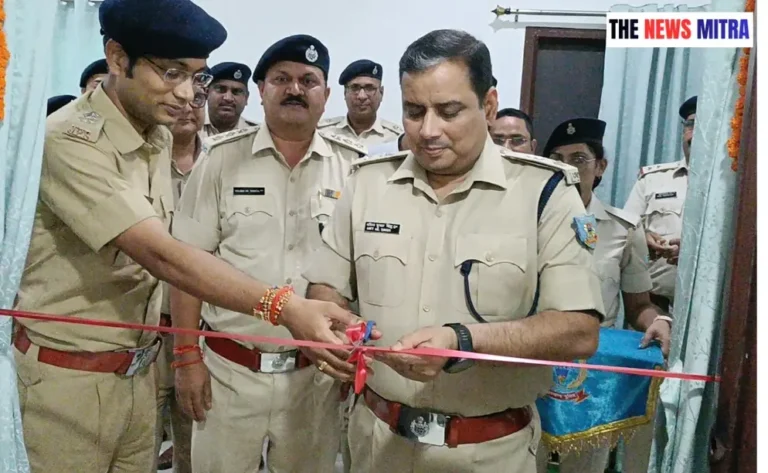 उद्घाटन करते पुलिस अधीक्षक साहिबगंज एवं मौजूद अन्य पुलिस पदाधिकारी